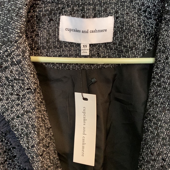 Cupcakes & Cashmere black jacket with pockets - Picture 2 of 7